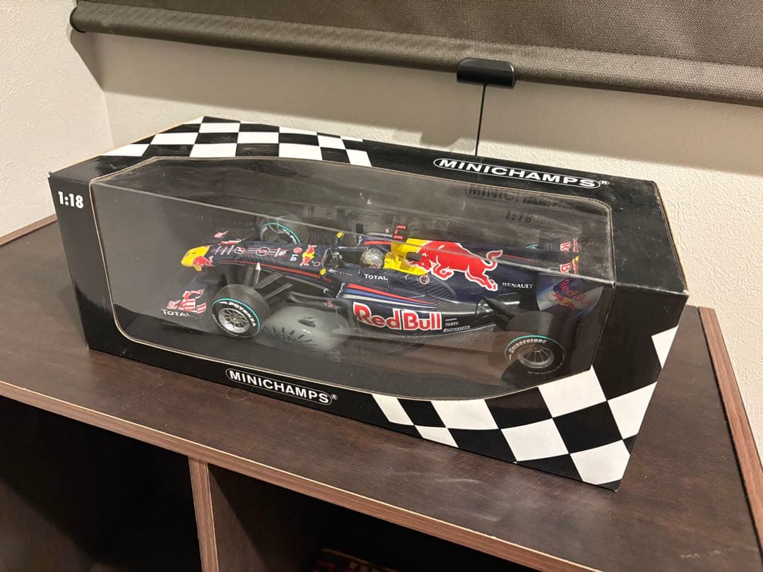kazu レッドブルRB6 セバスチャン・ベッテル 1/18