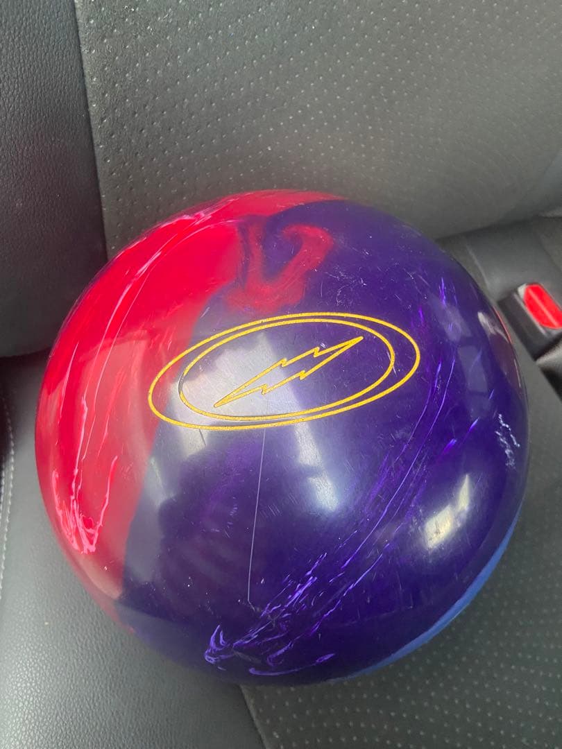 PHYSIX MAESTRO X ボウリングボール15ポンド2オンス。プラグ無し