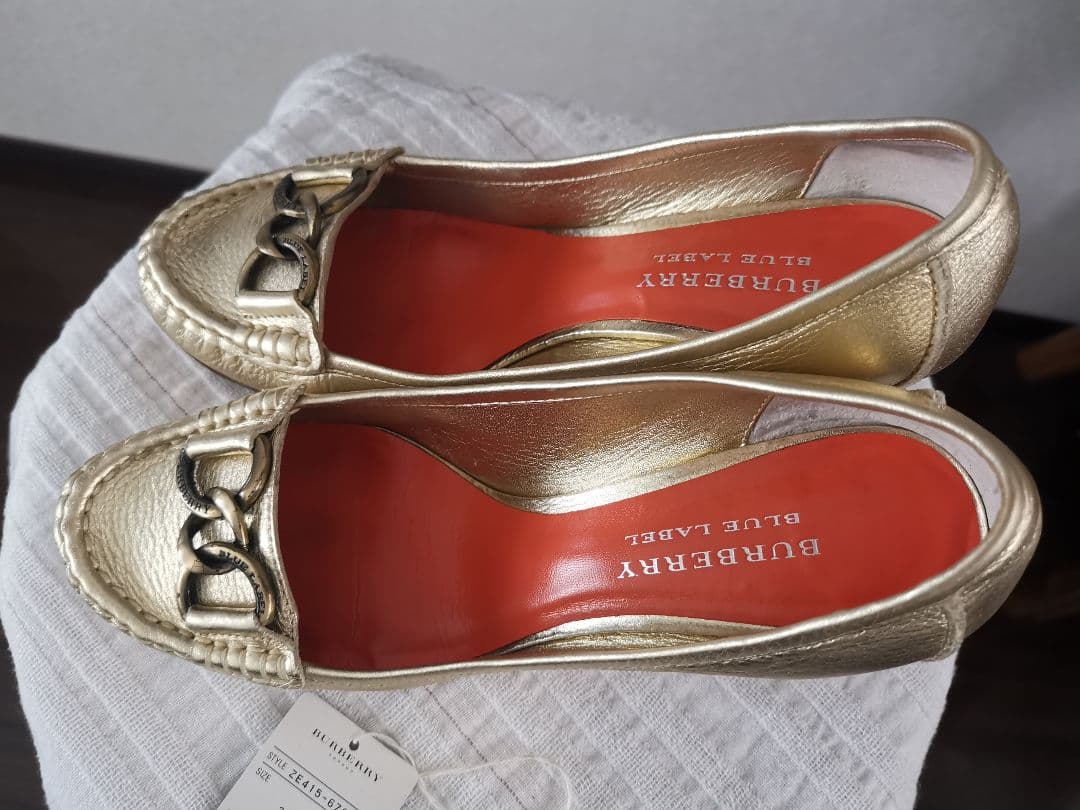 【BURBERRY】ゴールド ローファー風ヒールシューズ ヒール約8cm