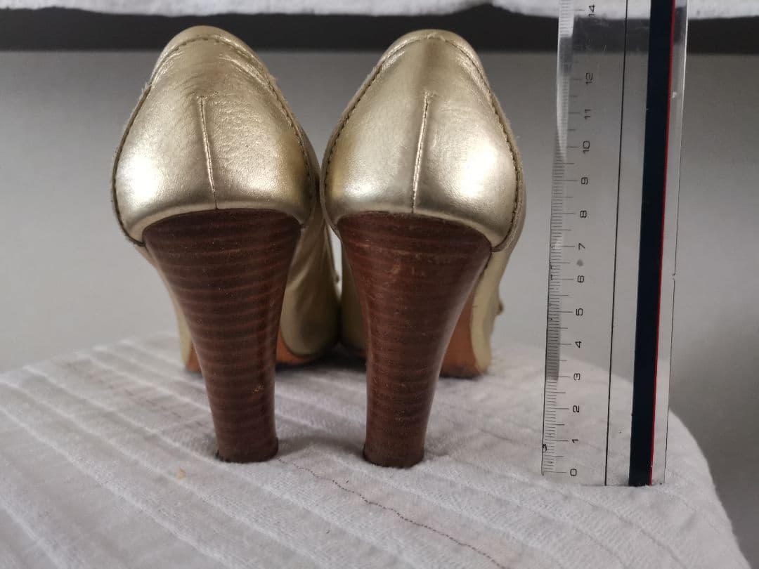 【BURBERRY】ゴールド ローファー風ヒールシューズ ヒール約8cm