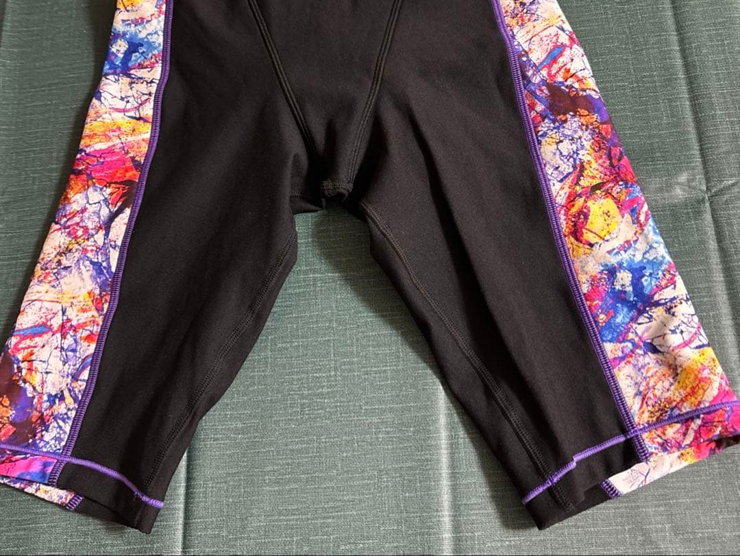 arena タフスーツ練習用水着 黒/紫マルチカラー（新品タグ付き）