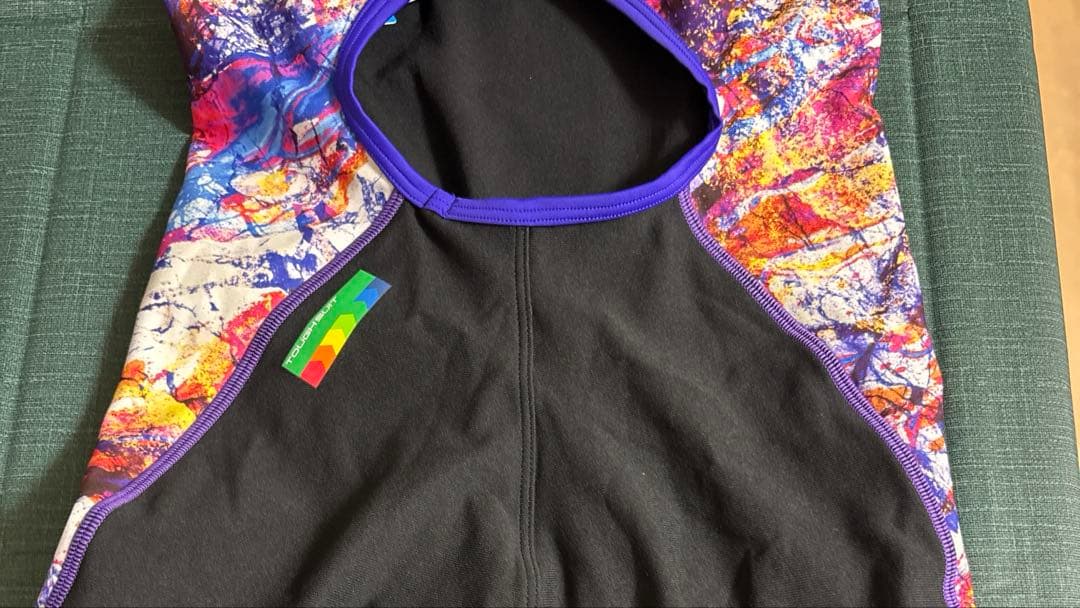 arena タフスーツ練習用水着 黒/紫マルチカラー（新品タグ付き）