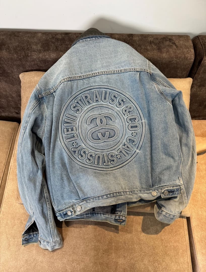 ジャケット・アウター STUSSY x Levi's EMBOSSED TRUCKER JACKET