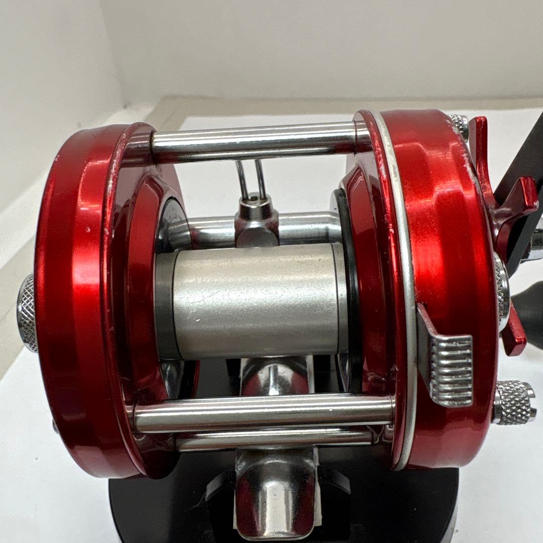 ABU Ambassadeur 5000 ベイトリール レッド