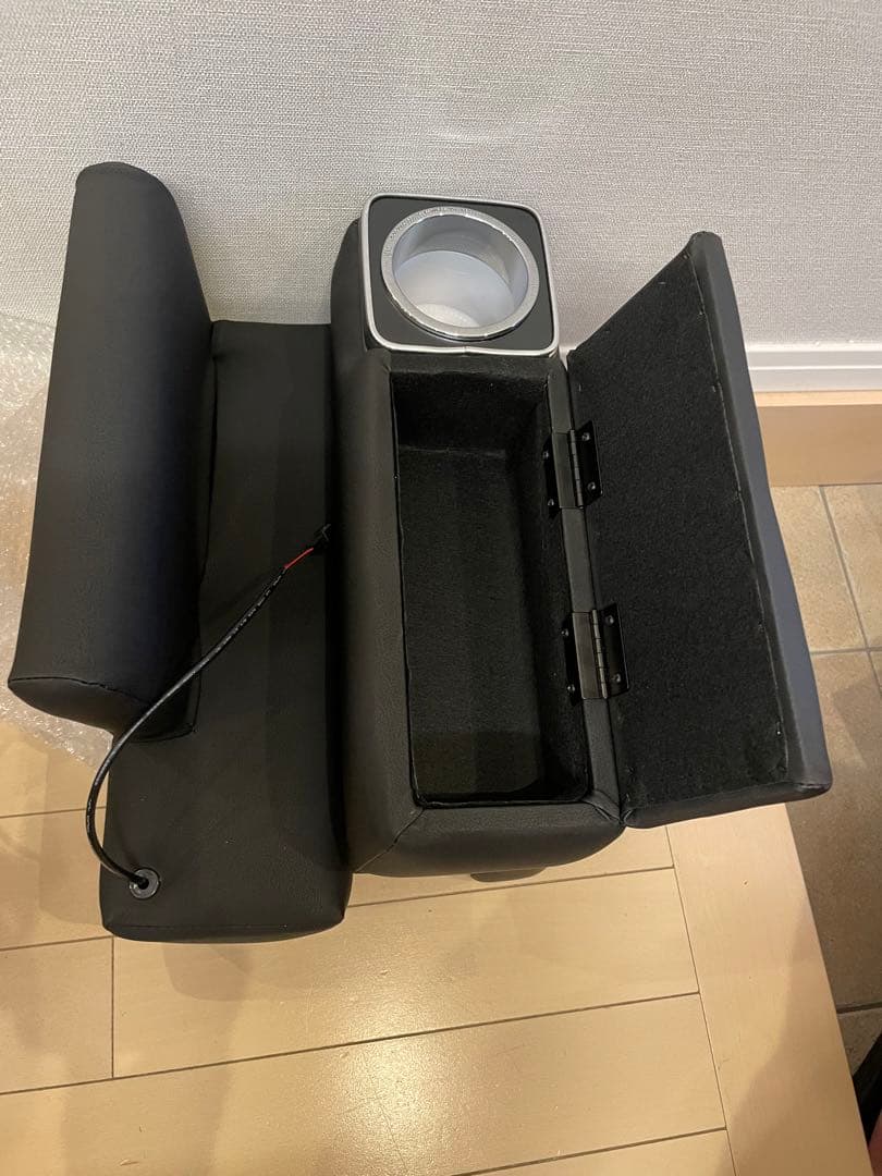 トヨタ　ハイエース　肘掛け