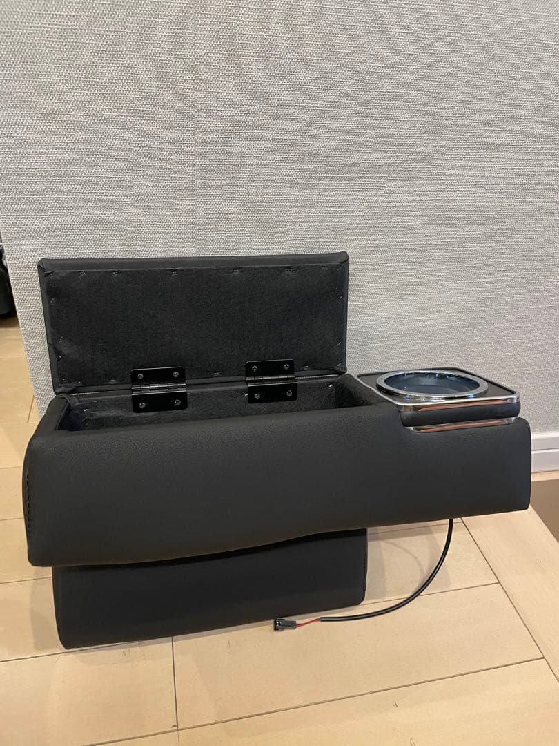 トヨタ　ハイエース　肘掛け