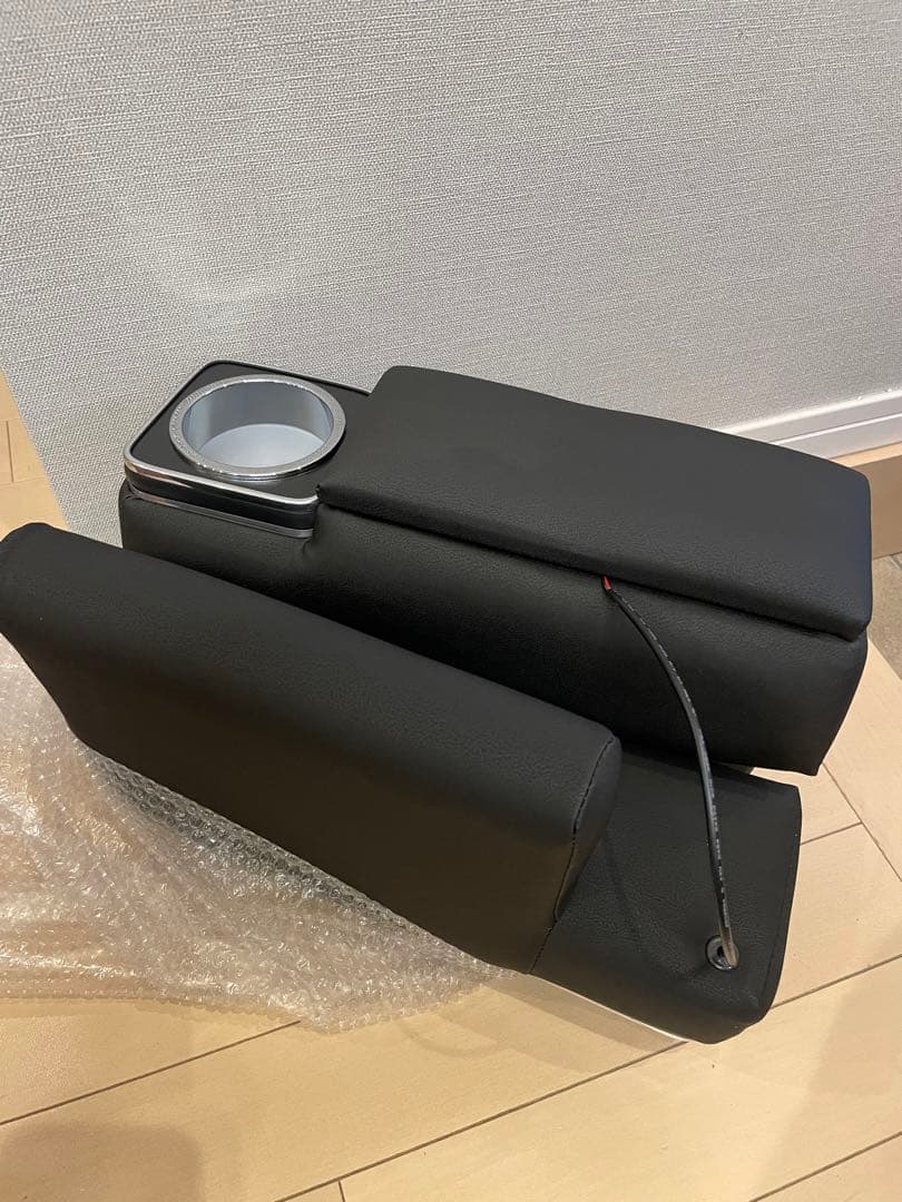 トヨタ　ハイエース　肘掛け