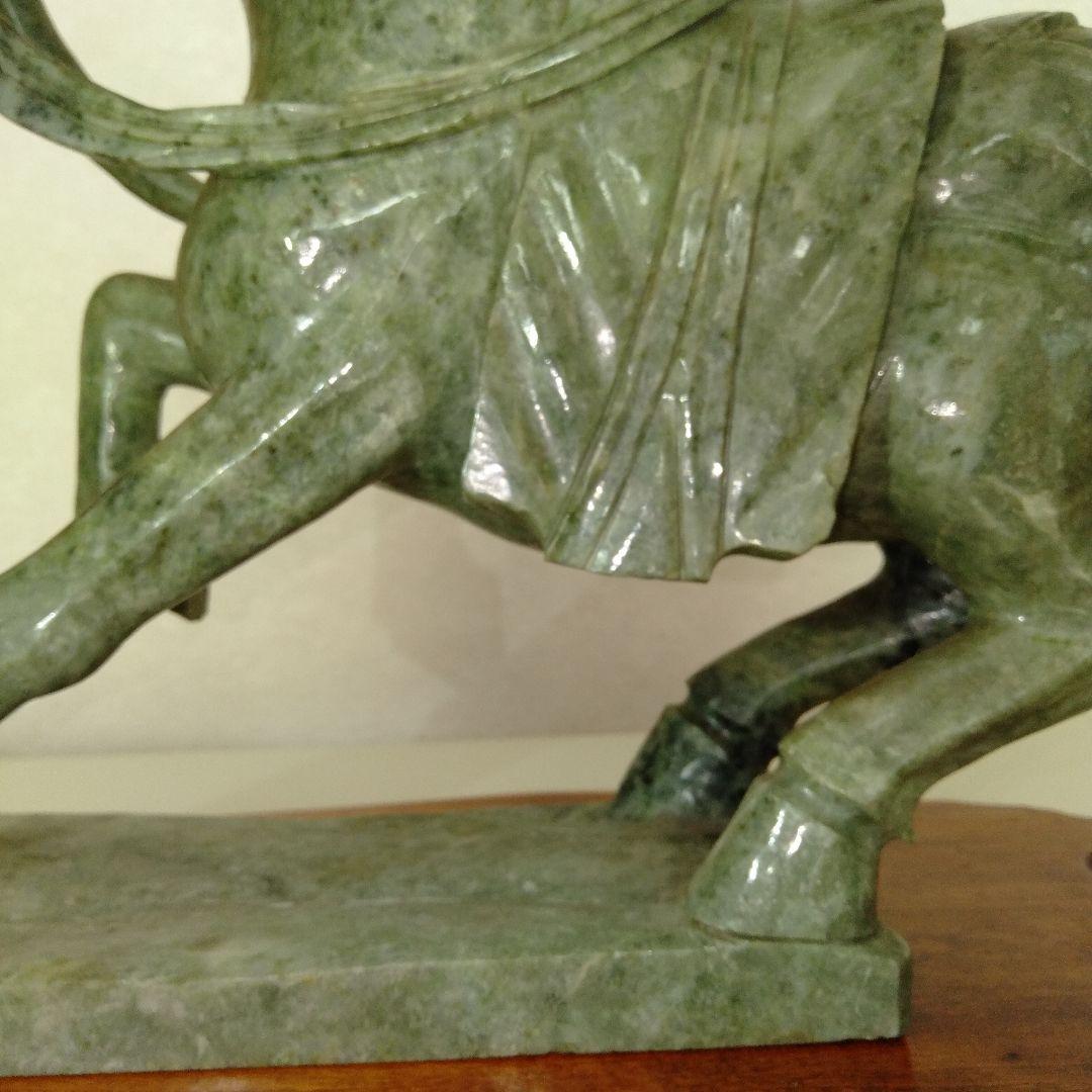 石の馬　置物　緑色石　令和8年の干支　台付き１個