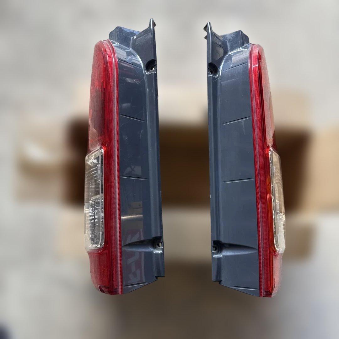 ハイエース　テールレンズ　左右セット スーパーGL 純正