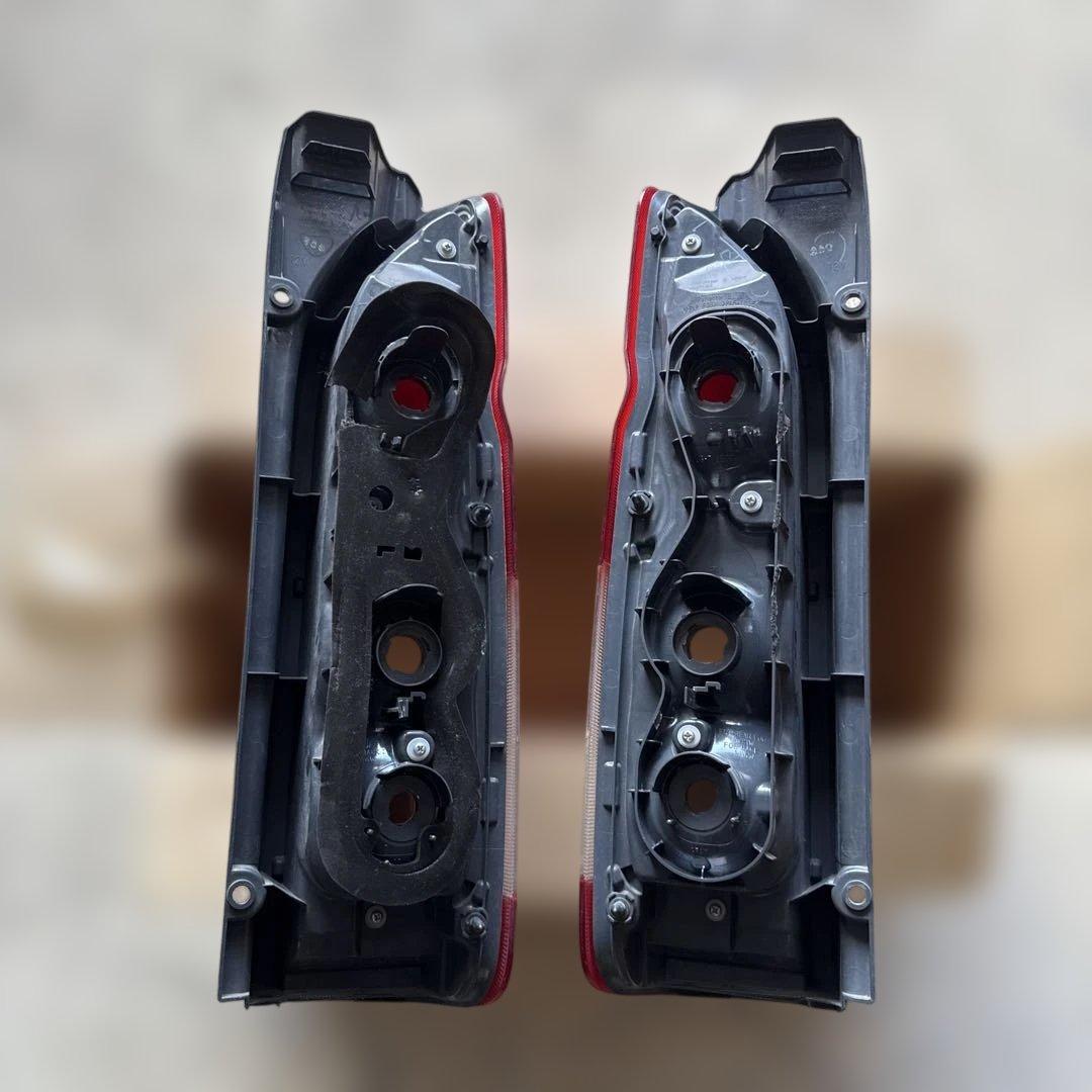 ハイエース　テールレンズ　左右セット スーパーGL 純正