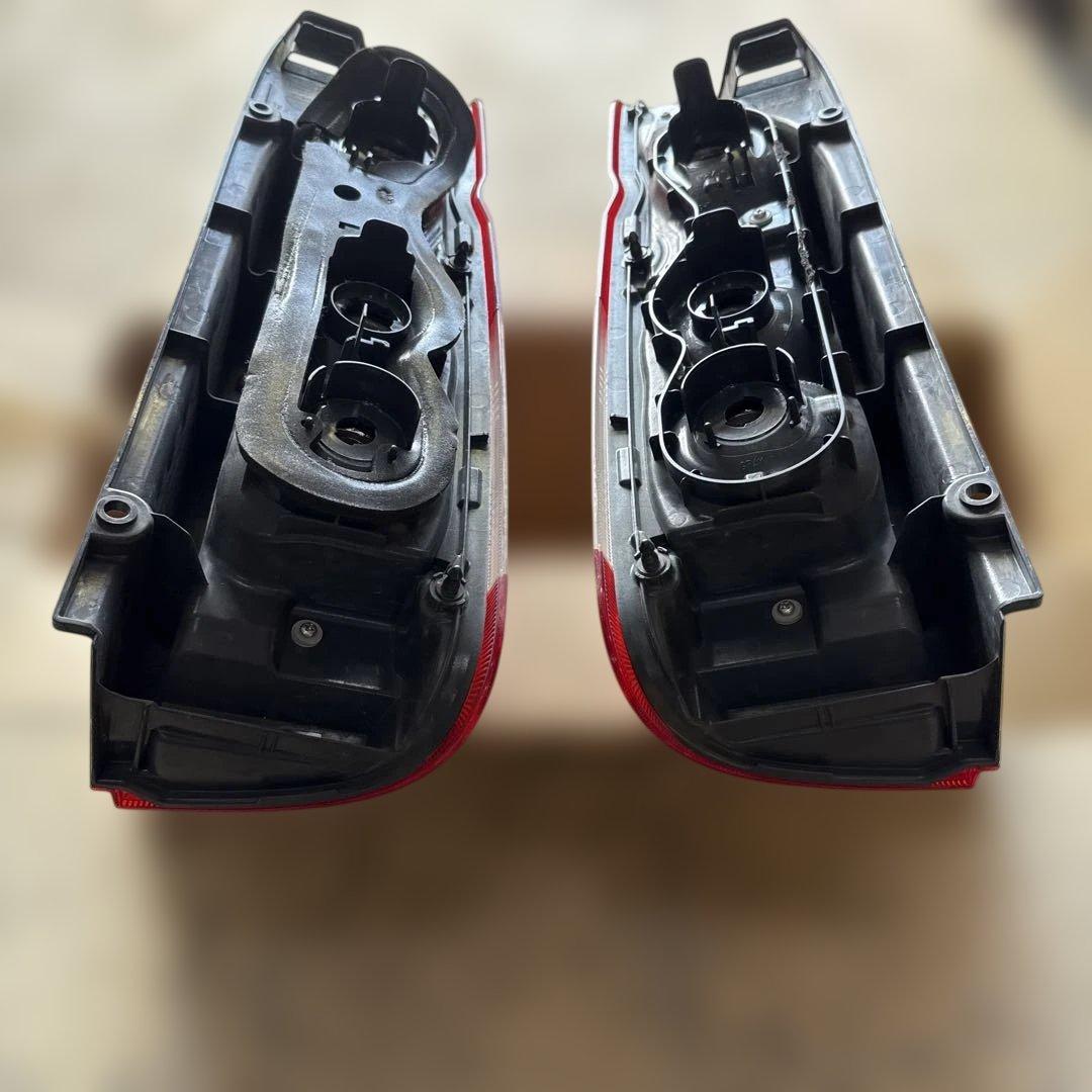 ハイエース　テールレンズ　左右セット スーパーGL 純正