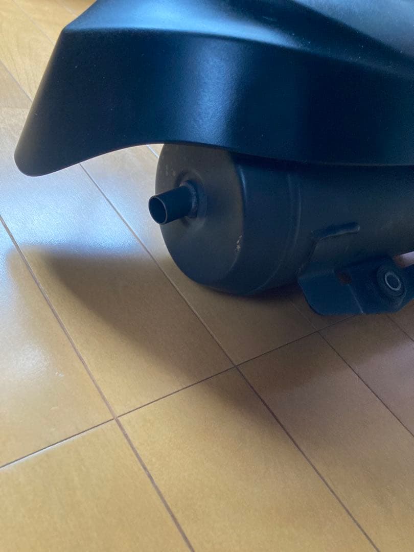 R　　送料込み！美品　アクシストリート　純正マフラー