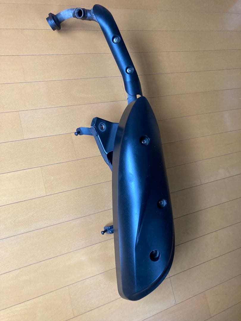 R　　送料込み！美品　アクシストリート　純正マフラー