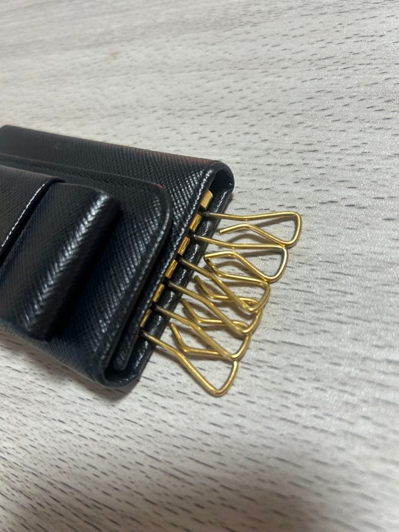 PRADA ブラック サフィアーノレザー キーケース