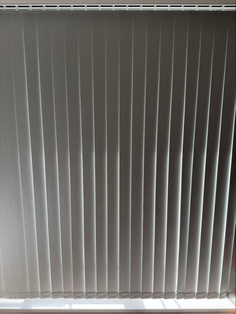 TUISS 遮光パール ホワイト バーチカルブラインド