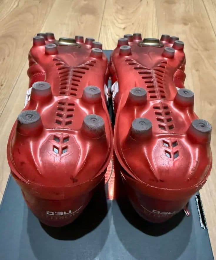 ミズノ モレリアネオ4 40周年 ルビーレッド 25cm