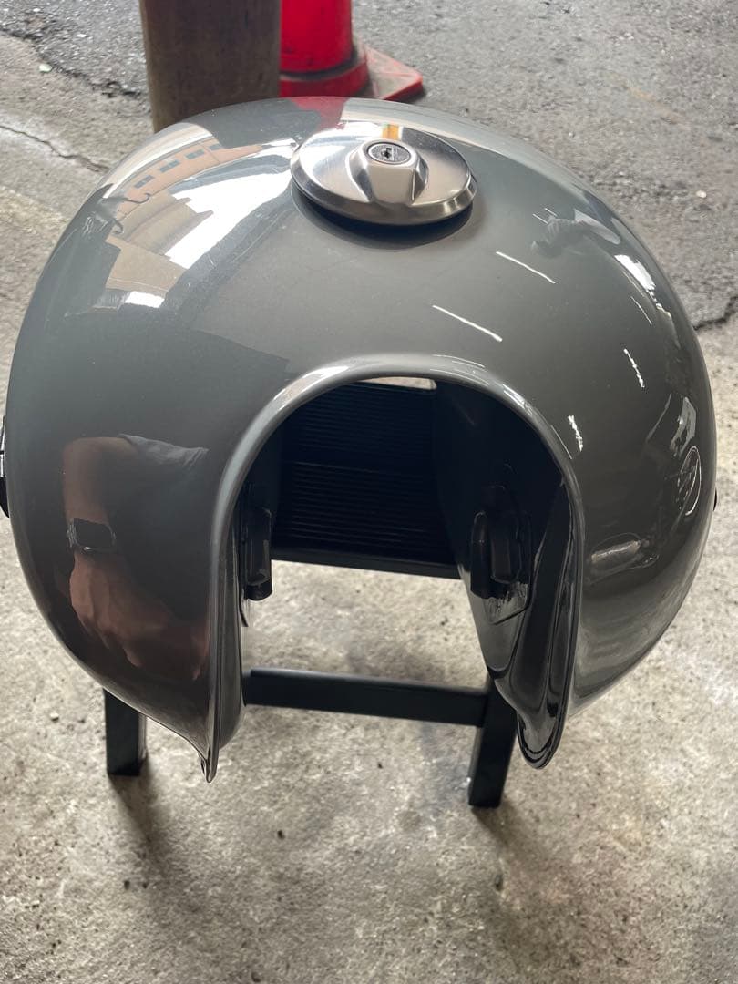 スズキ　 st250e キャブ車　純正タンク グレー