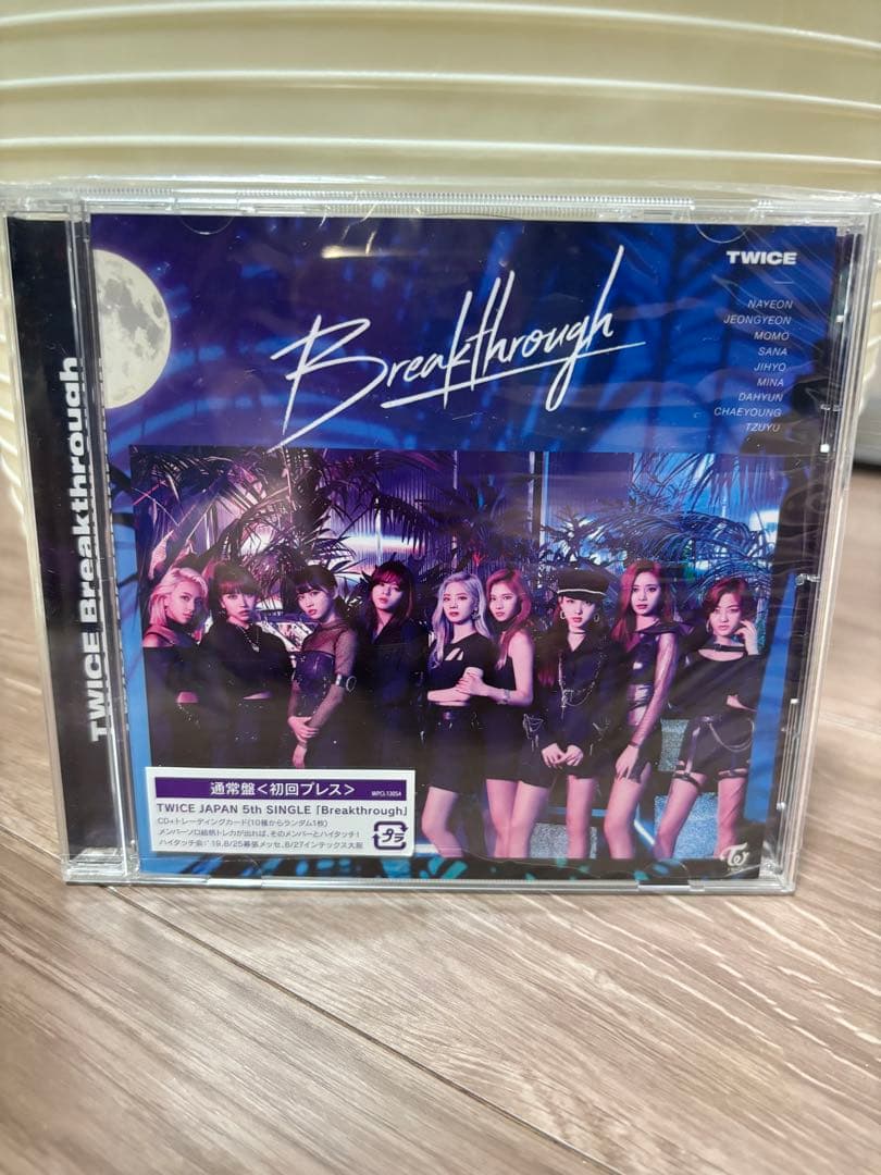 twice まとめ売り (CD、トレカ48枚、バッチ、グッズ)