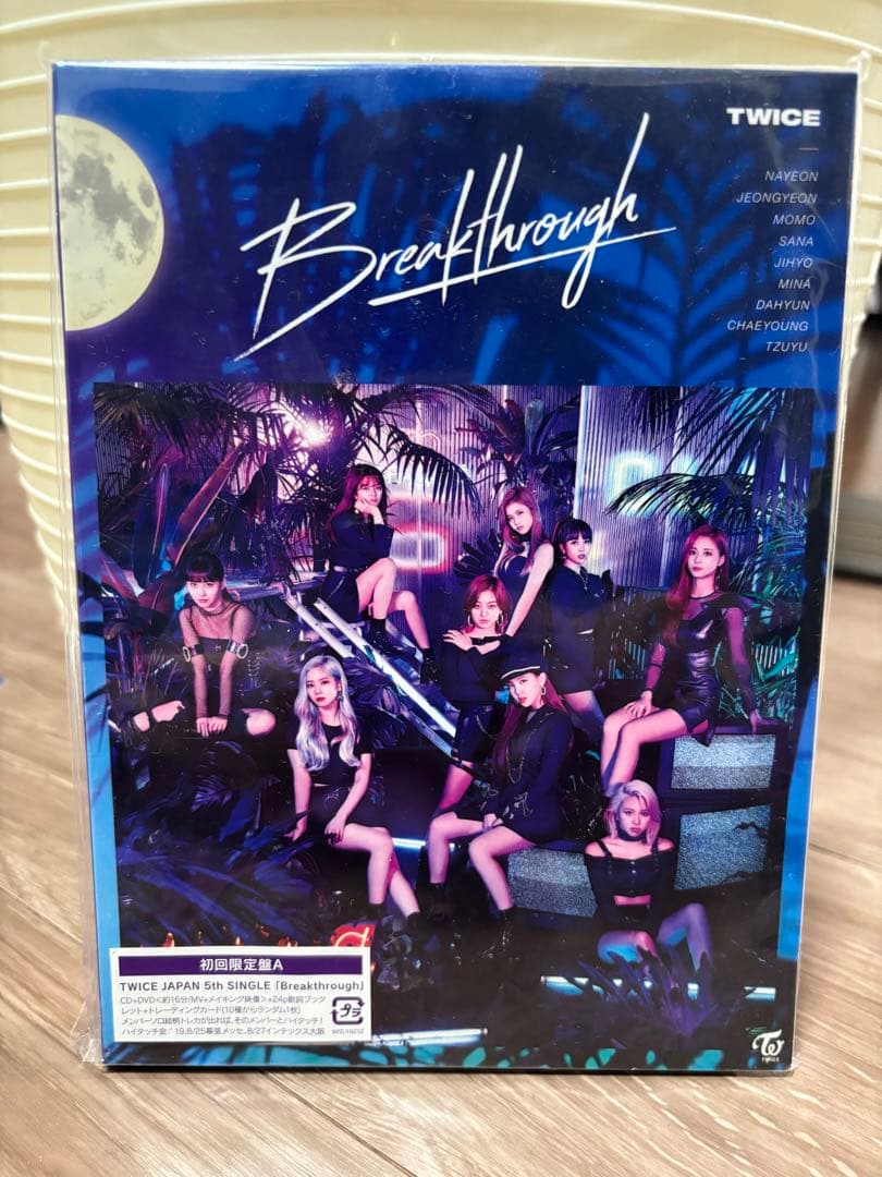 twice まとめ売り (CD、トレカ48枚、バッチ、グッズ)