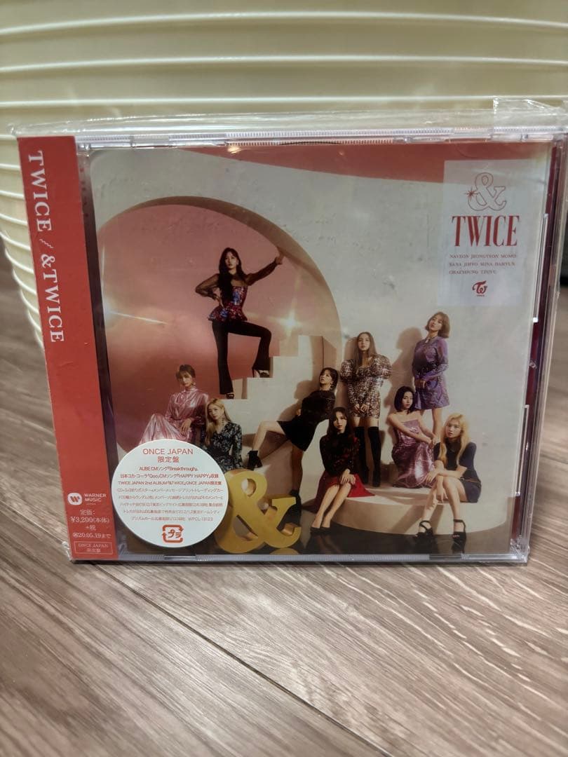 twice まとめ売り (CD、トレカ48枚、バッチ、グッズ)