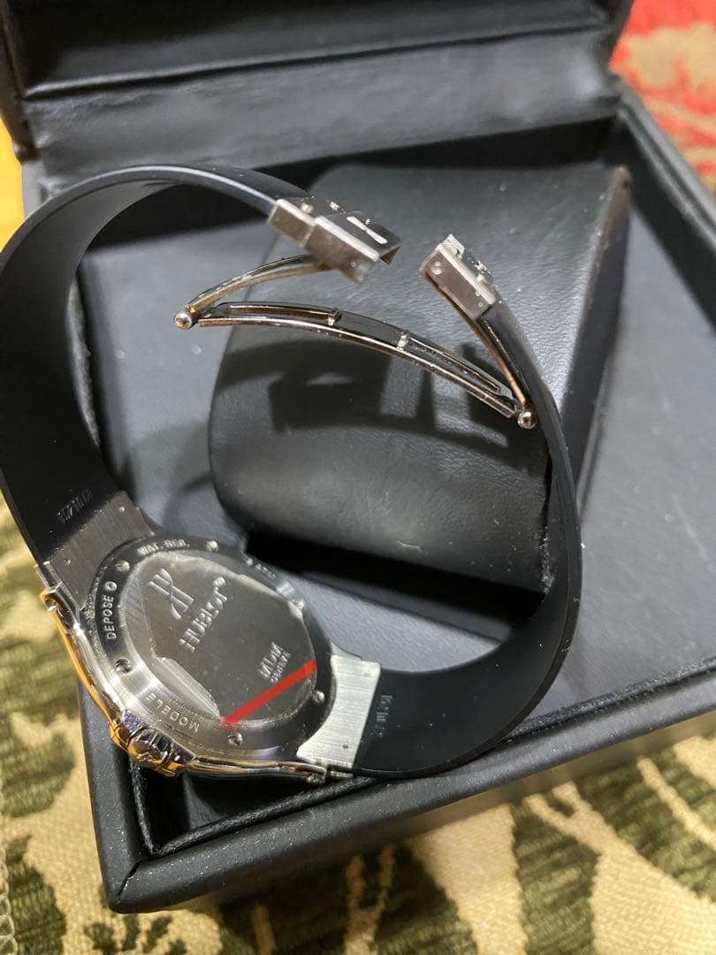 カ*ィ様 Hublot クラシック　ブラックラバーベルト 時計