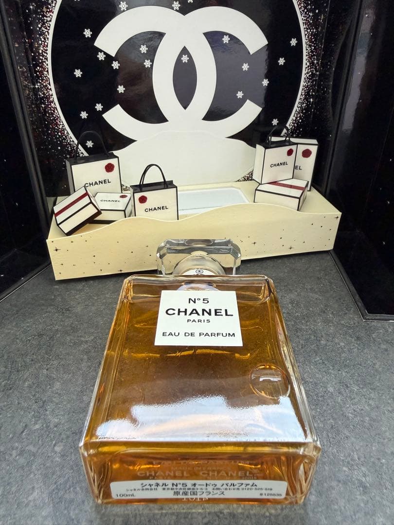 CHANEL N°5 Eau de Parfum 特別限定版　シャネルナンバー5