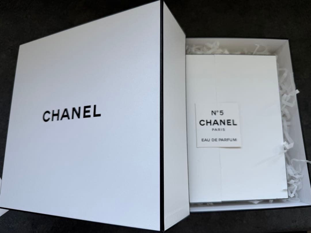 CHANEL N°5 Eau de Parfum 特別限定版　シャネルナンバー5