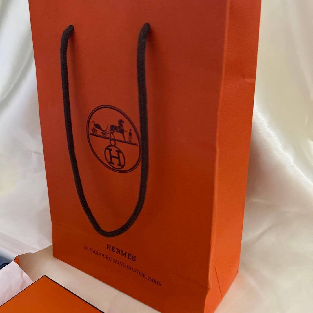 エルメス　HERMES ハンカチ　箱入り　紙袋付き