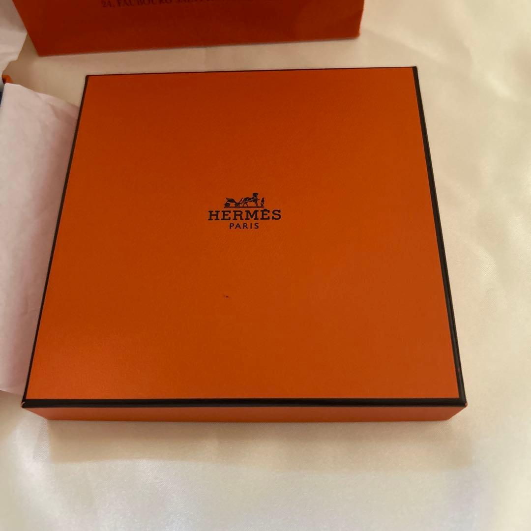 エルメス　HERMES ハンカチ　箱入り　紙袋付き