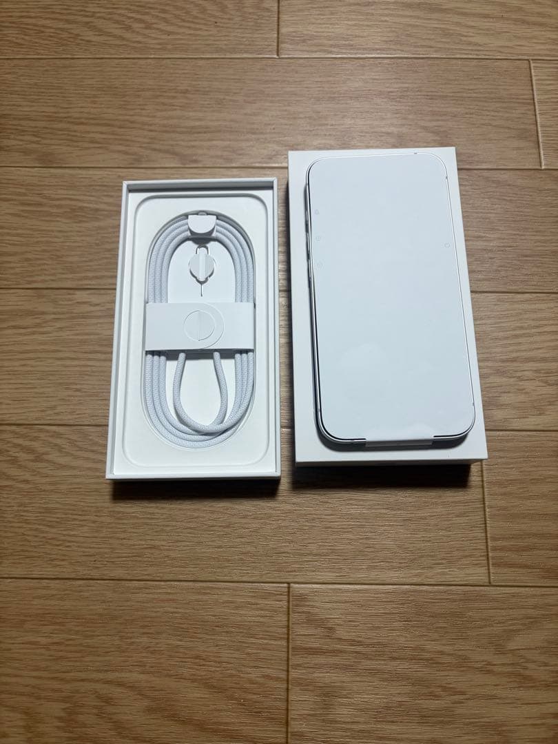 ☆極美品☆ Apple iPhone16e ホワイト 本体 128GB