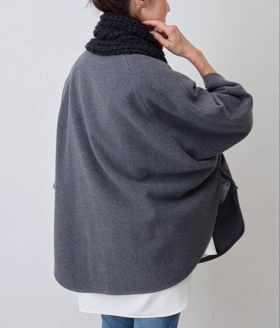 未使用近　ウールポンチョコート　グレー　定価44,000