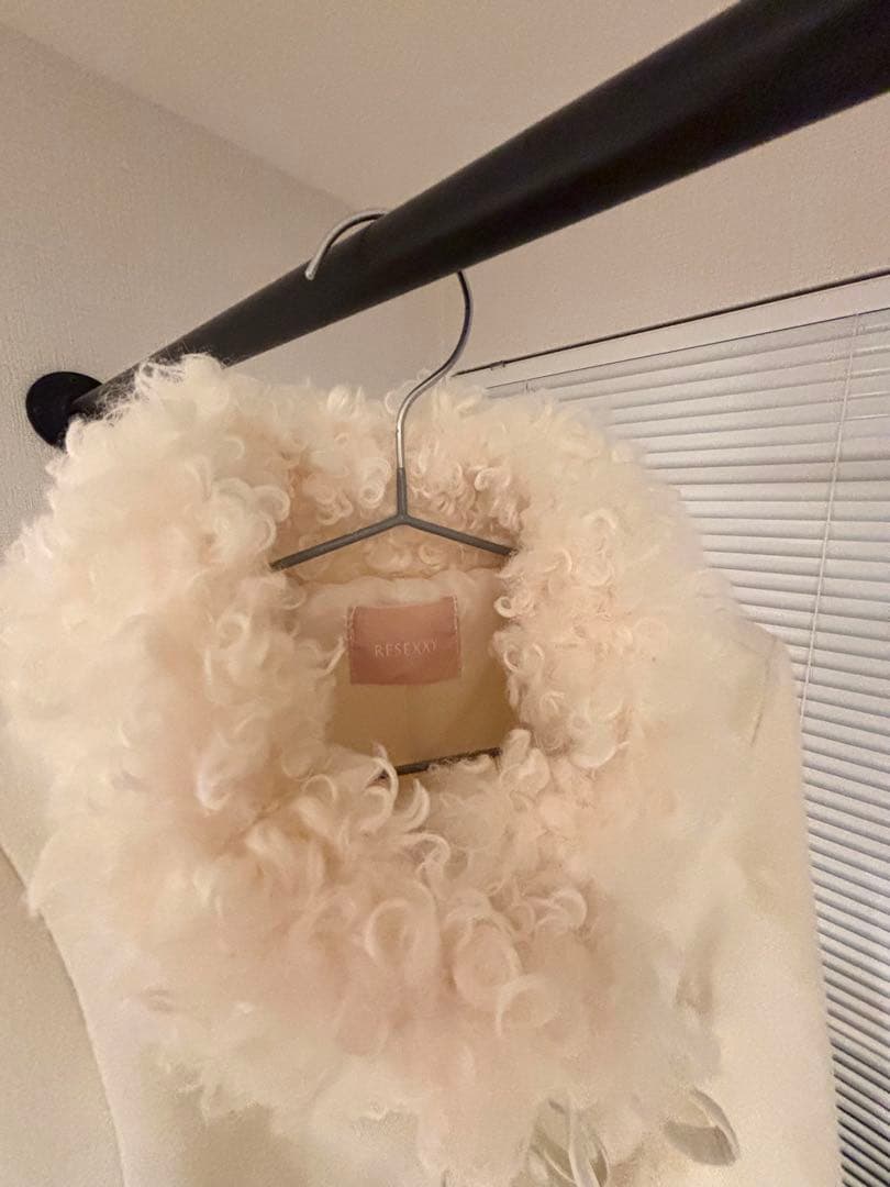 RESEXXY ホワイト フリル ファーコート