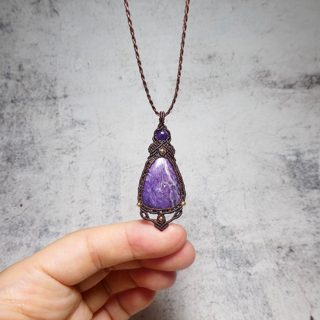 チャロアイトのマクラメネックレス