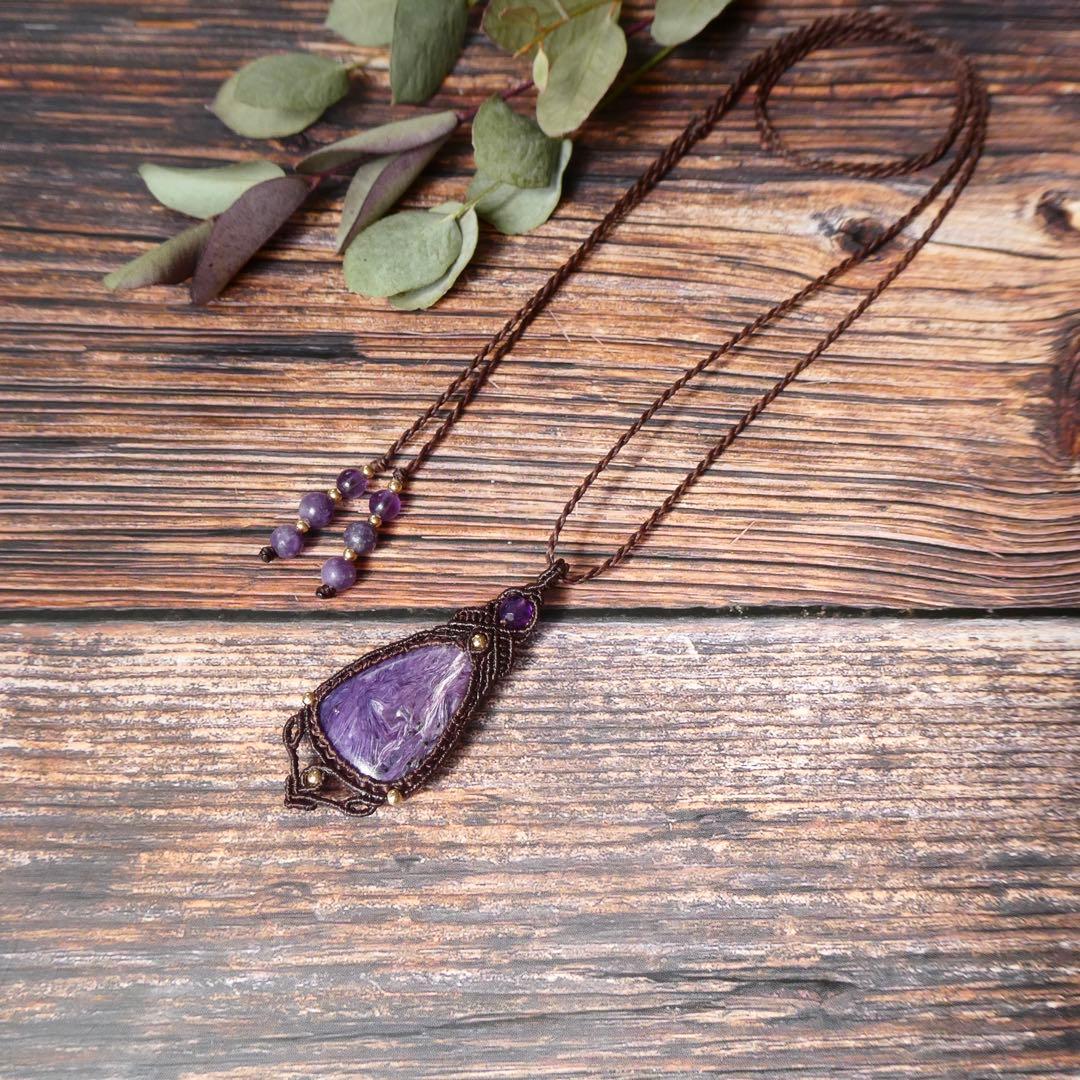 チャロアイトのマクラメネックレス