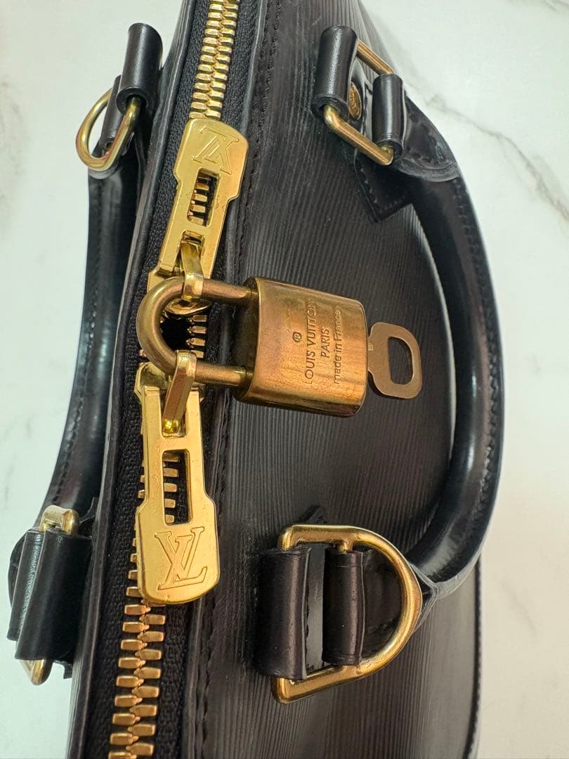 限定価格Louis Vuitton エピレザーブラック ハンドバッグ多少値下げ可