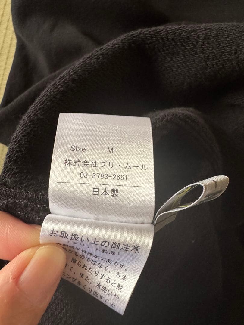 プリ　ムールハイネックパーカー 黒 手書き風グラフィック