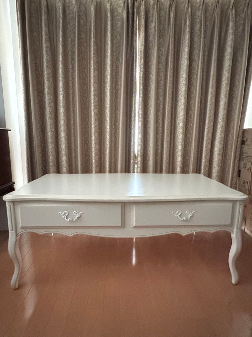 【年内出品終了】ローラアシュレイ　リビングテーブル