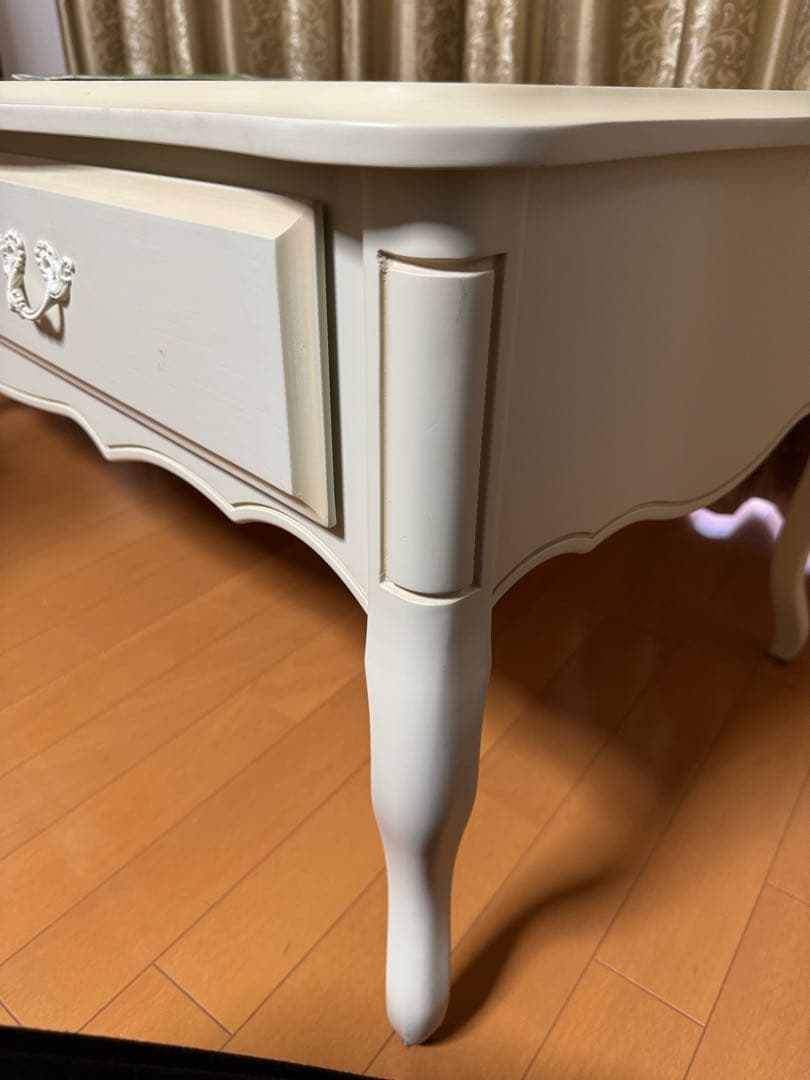 【年内出品終了】ローラアシュレイ　リビングテーブル