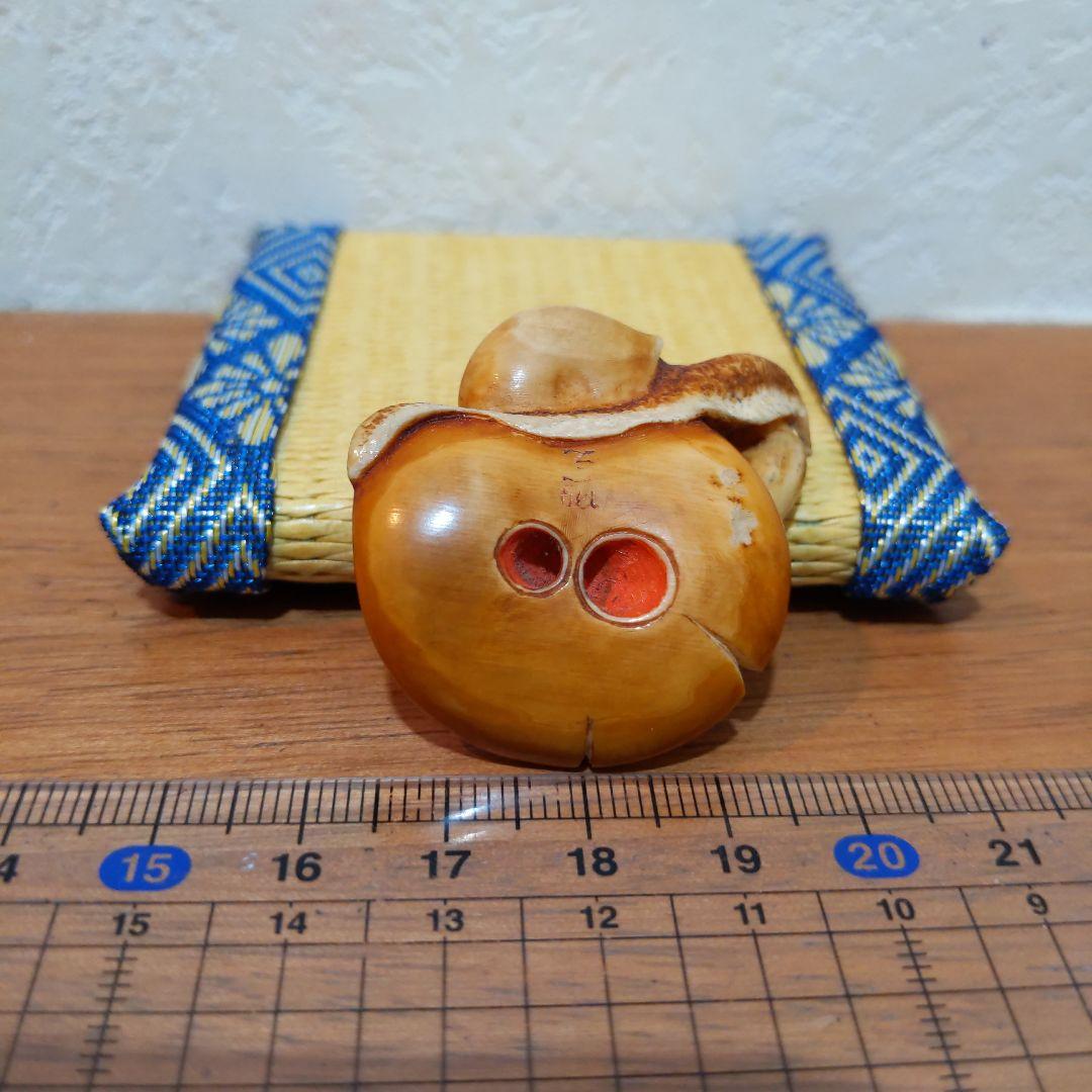 時代提物 超絶技巧根付 天然素材 在銘【茸と蝸牛】横幅約3.7cm 重さ約10ｇ