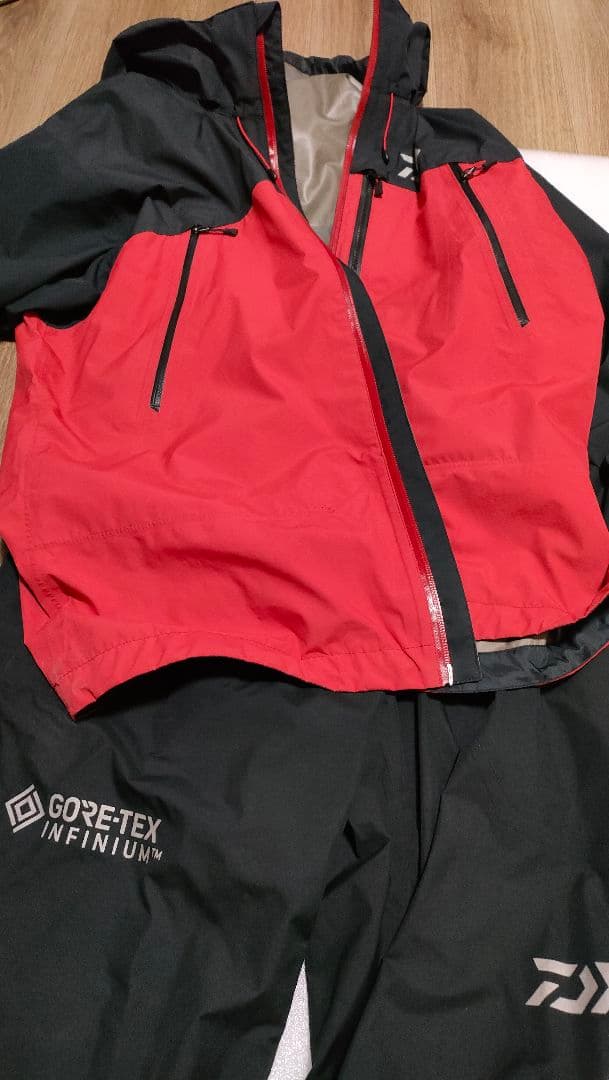DAIWA　GORE-TEX INFINIUM™ フィッシングスーツ Lサイズ