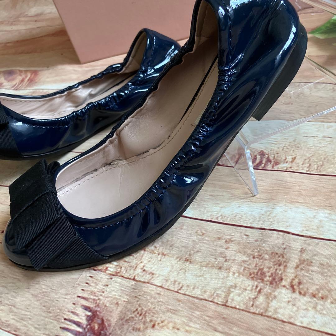 【美品】miu miu パテントレザーバレエシューズ ネイビー リボン付き 箱