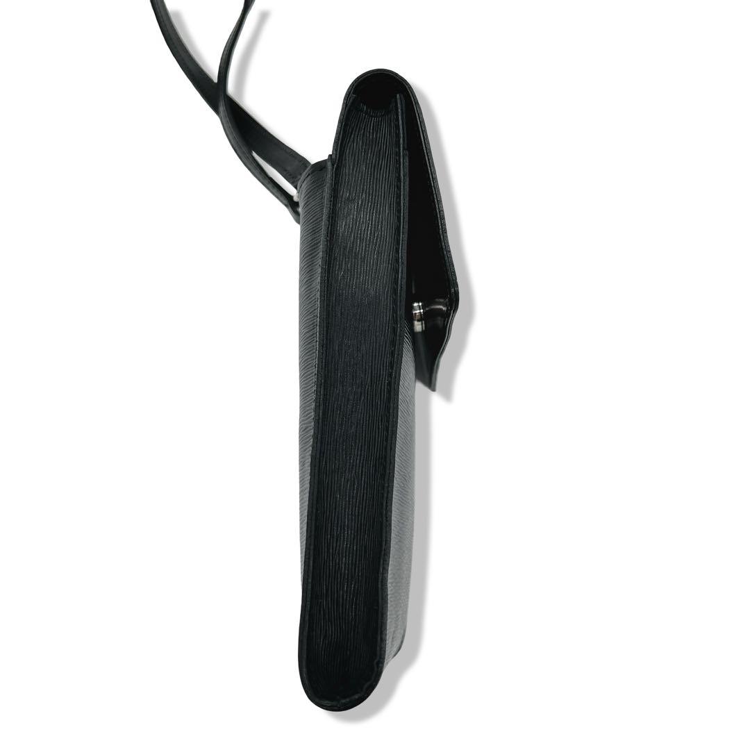 ヴィヴィアンウエストウッド スマホショルダー オーブ レザー 肩掛け 斜めがけ