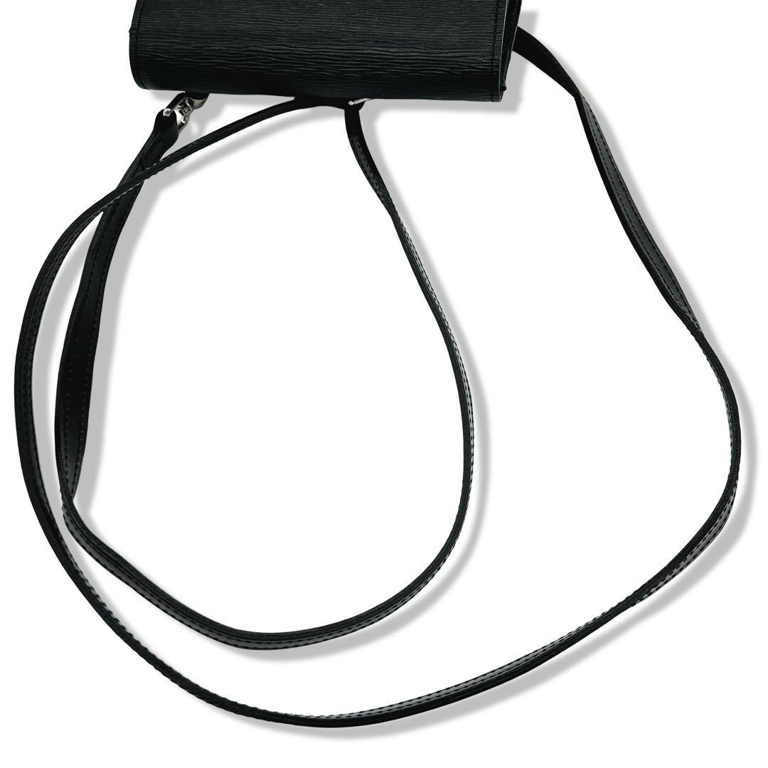 ヴィヴィアンウエストウッド スマホショルダー オーブ レザー 肩掛け 斜めがけ