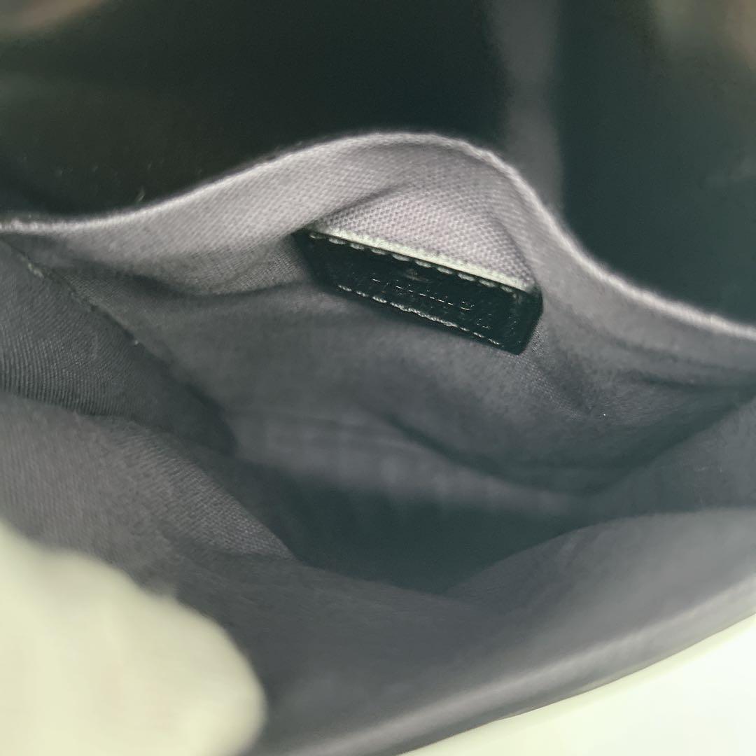 ヴィヴィアンウエストウッド スマホショルダー オーブ レザー 肩掛け 斜めがけ