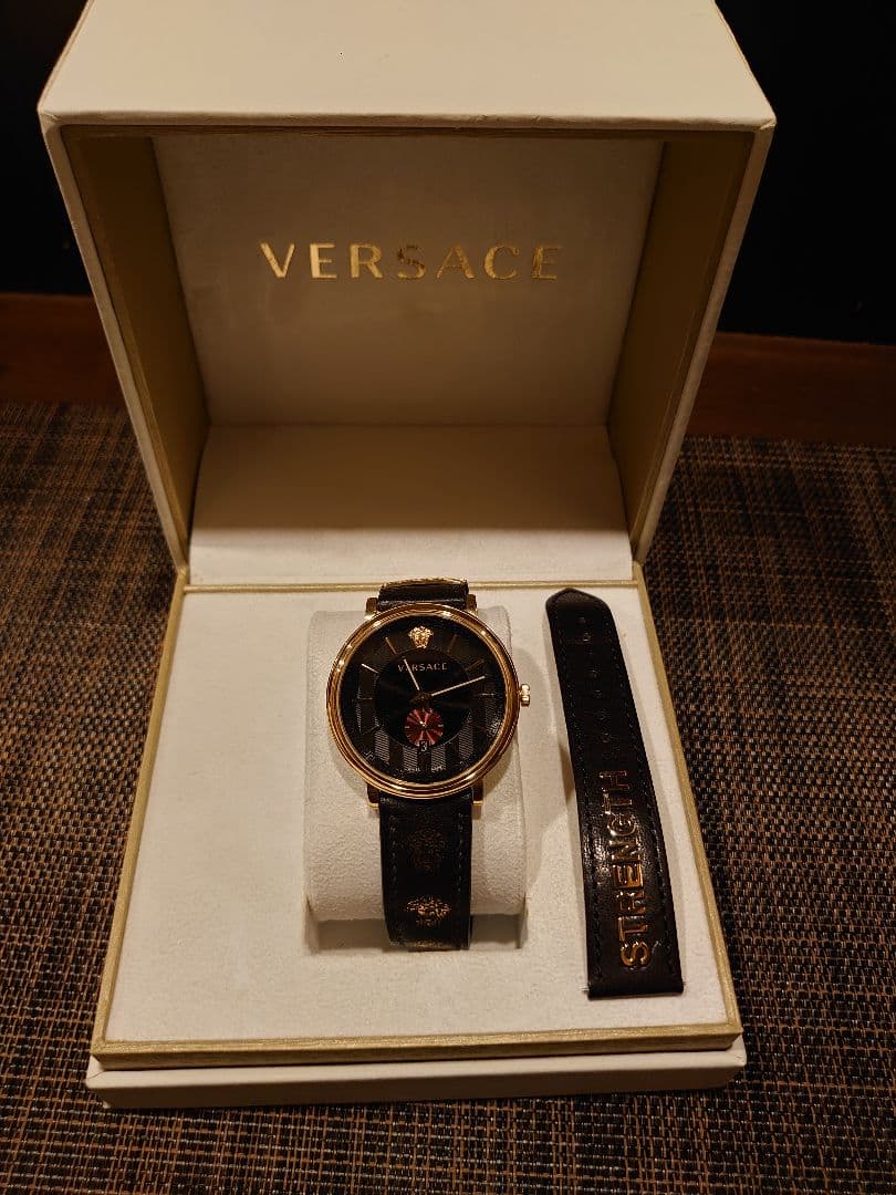 d*i様 値下　VERSACE ヴェルサーチ 腕時計 レザーバンド 替え付き　銀