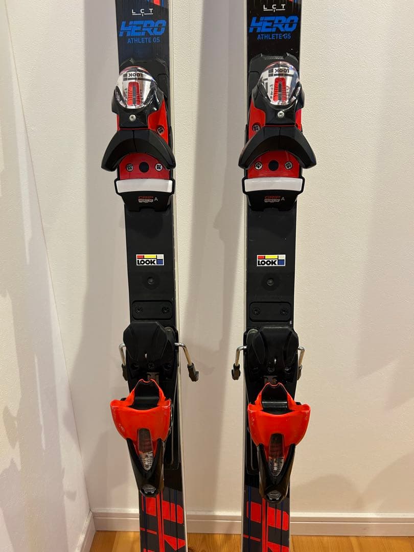 Rossignol A23 スキー板 赤黒 ビィンディング付き