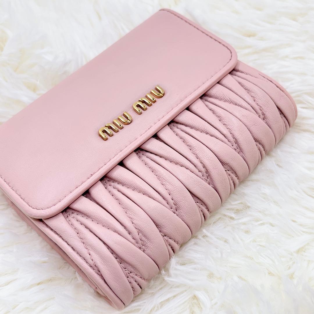 美品✨ミュウミュウ マテラッセ 三つ折り財布 ピンクベージュ