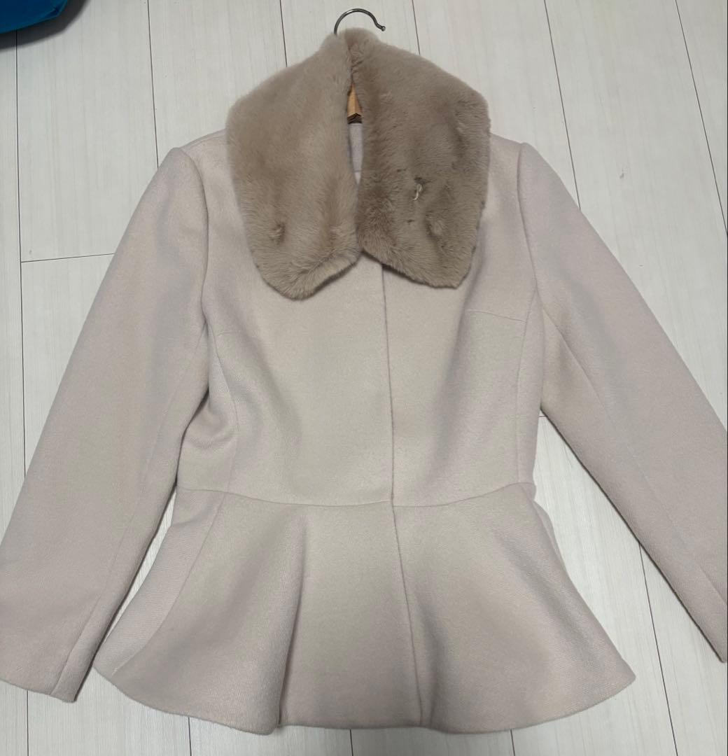 【美品】完売品　JENNE ジェンヌ　ホワイト ペプラムコート Sサイズ
