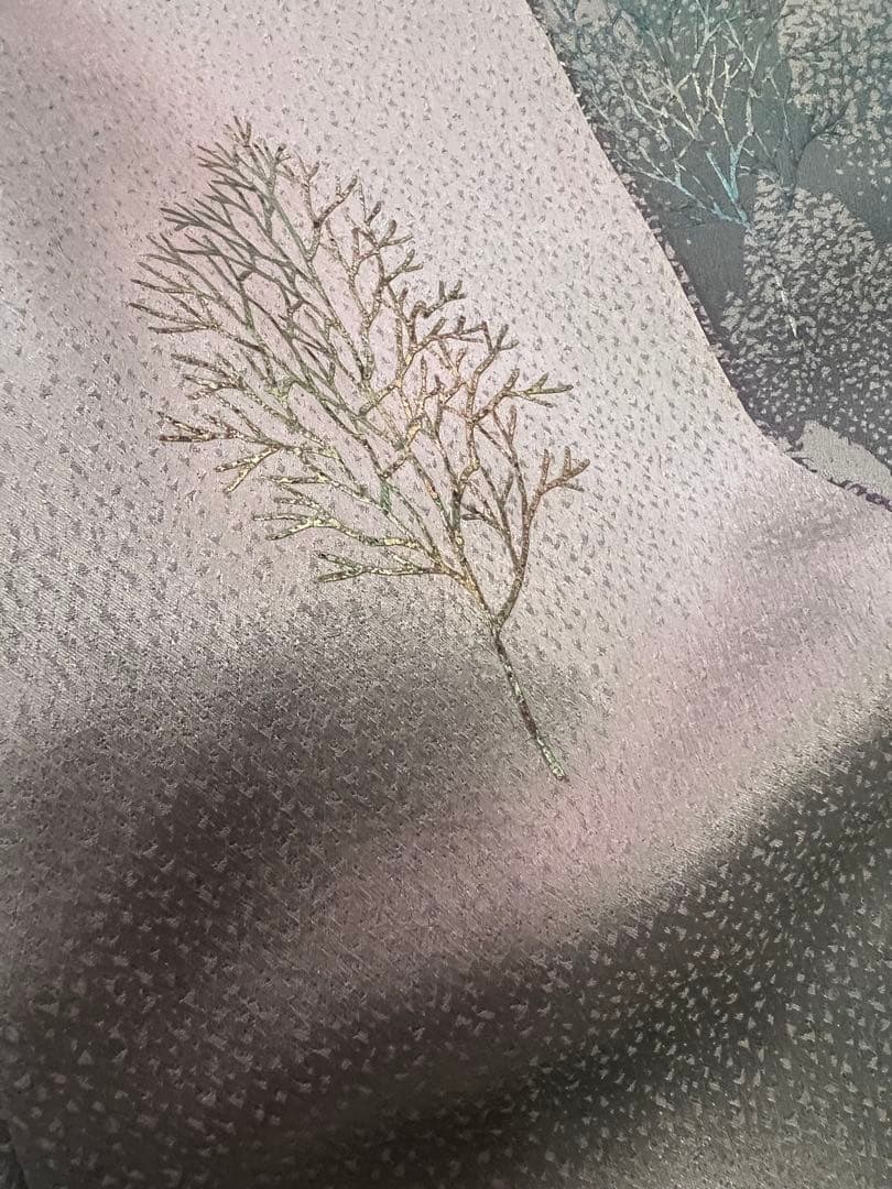 着物　正絹　オシャレ　八掛に刺繍　訪問着　付け下げ