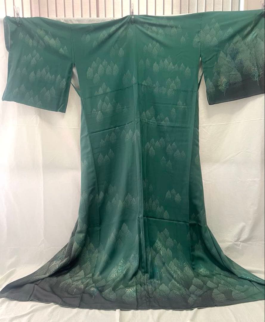 着物　正絹　オシャレ　八掛に刺繍　訪問着　付け下げ